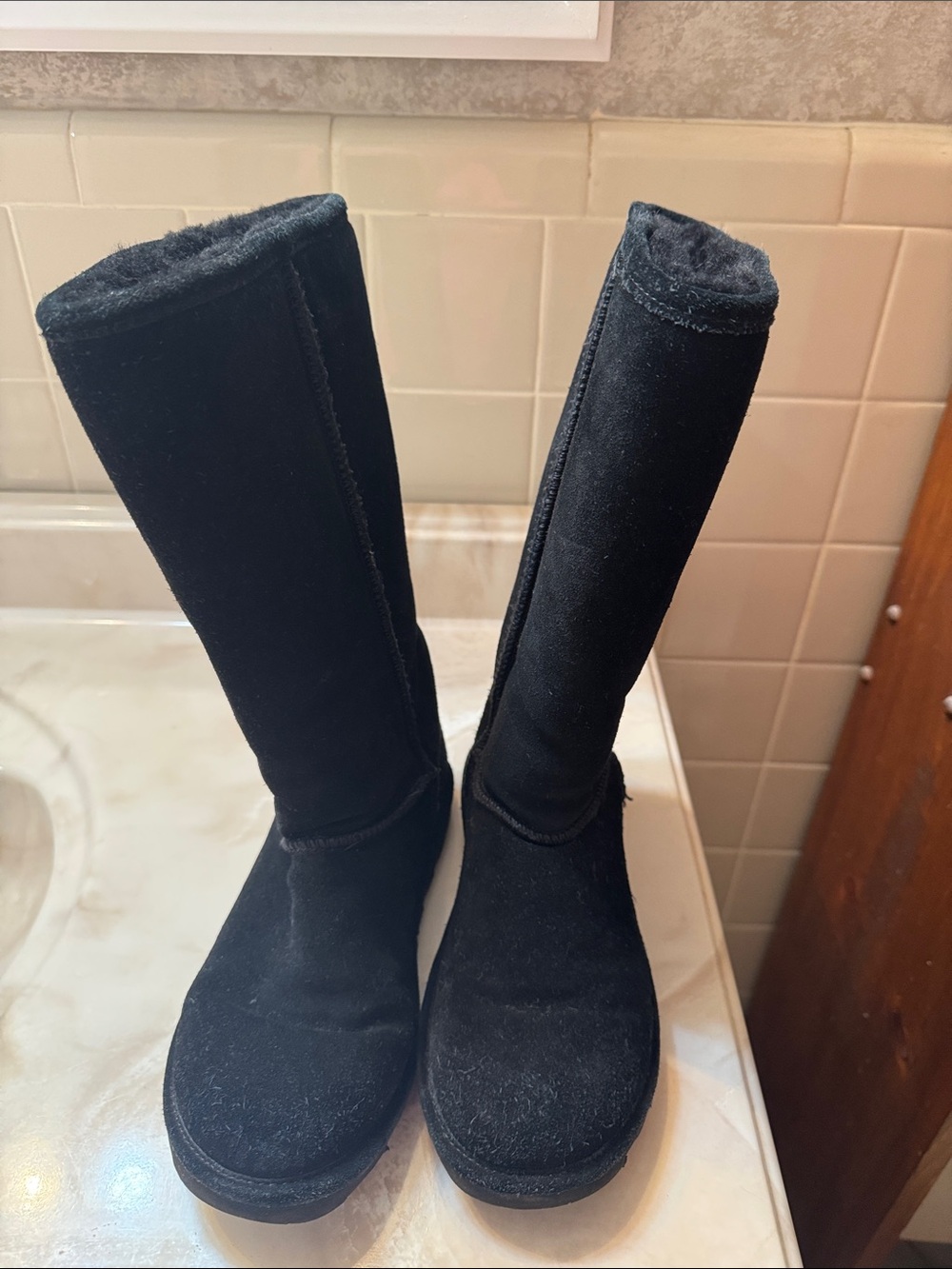 BearPaw Mid Calf Boots 8